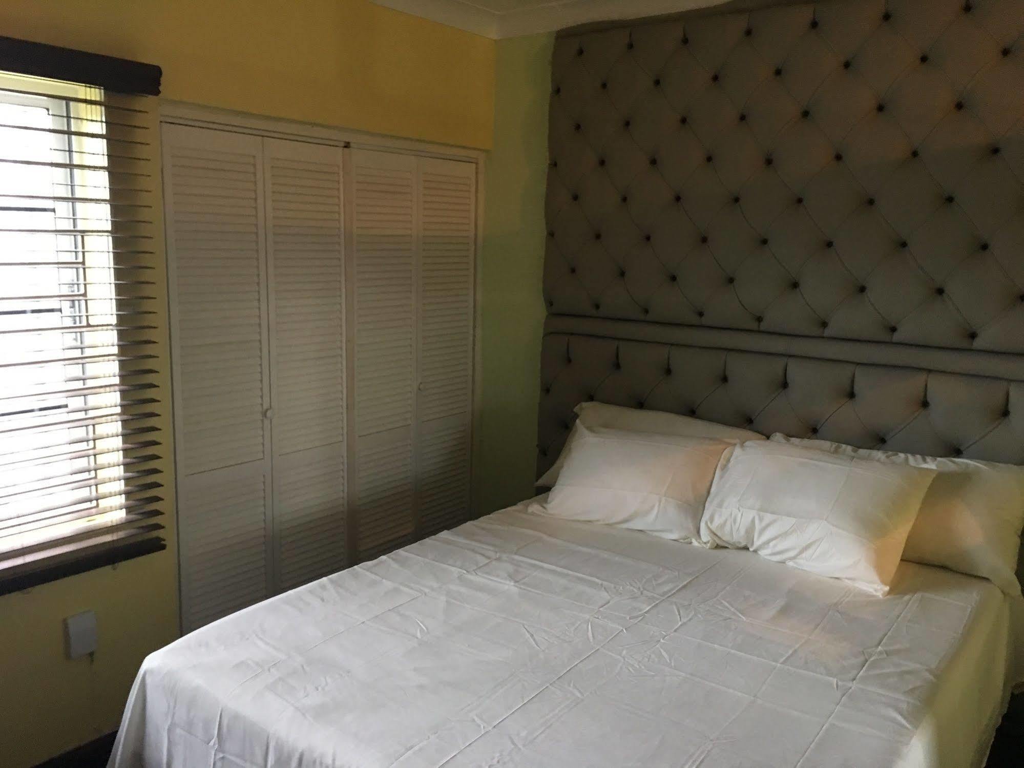 Abacus Jamaica The Zana Suites Kingston Bagian luar foto
